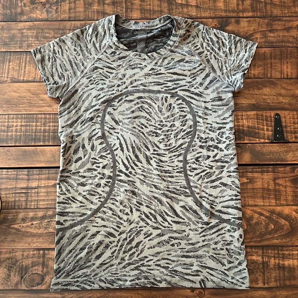 Lululemon workout shirt size 8